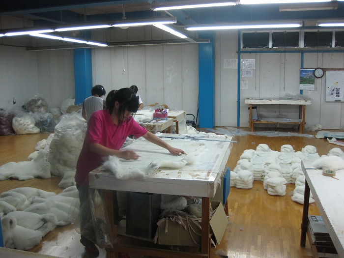 縫製から仕上げまで国内にて製造しています。