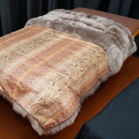 最高品質のムートン掛け布団（ムートンケット）です。毛皮の布団です。